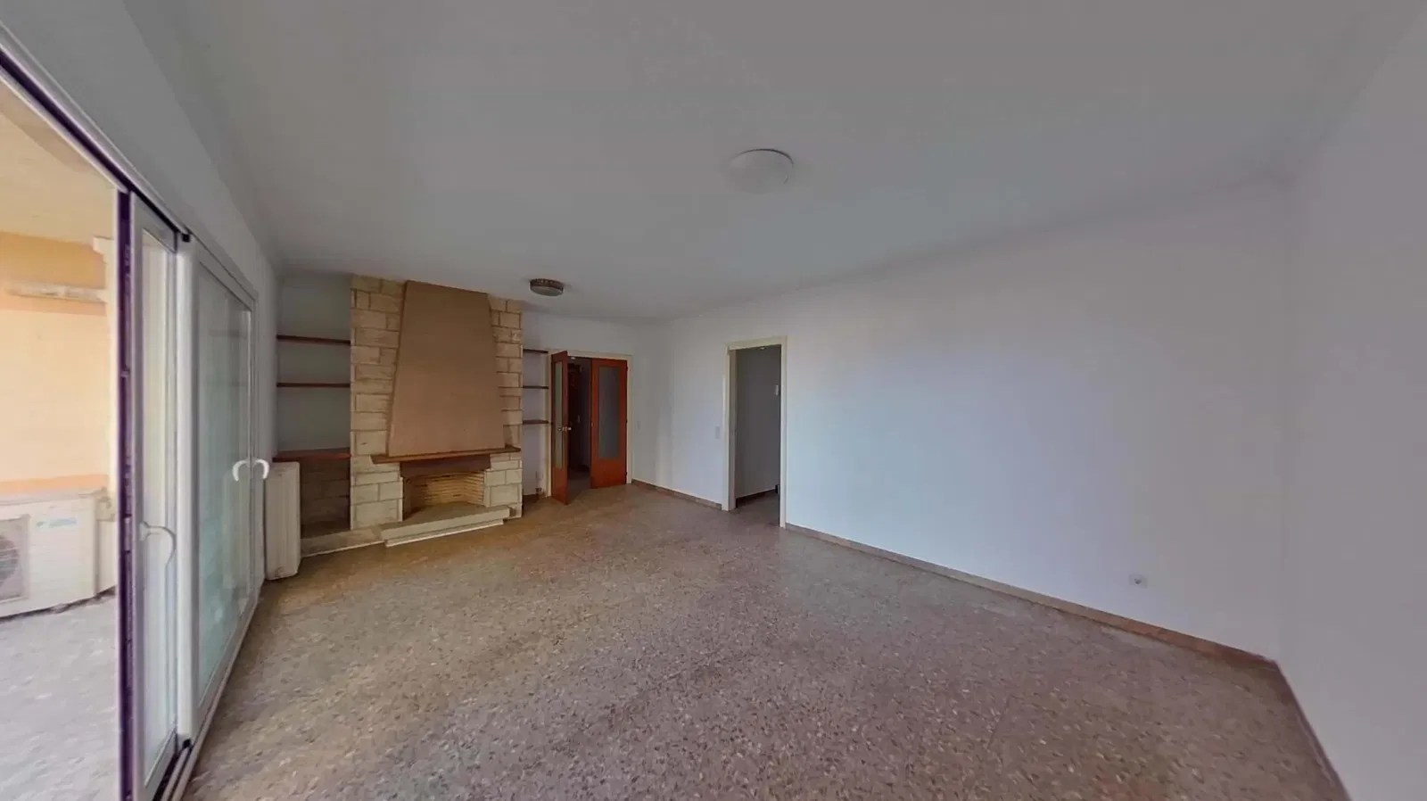 Mutfak; mutfak aletleri, ahşap zemin, doğal ışık, modern stil