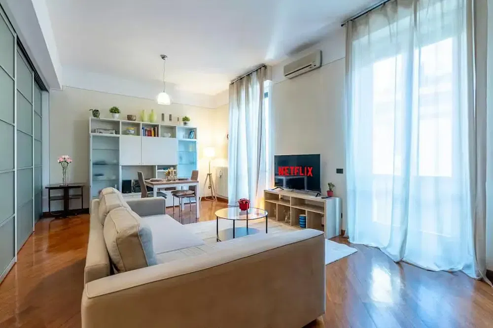 مطبخ; أجهزة المطبخ, أرضية خشبية, ضوء طبيعي, أسلوب عصري