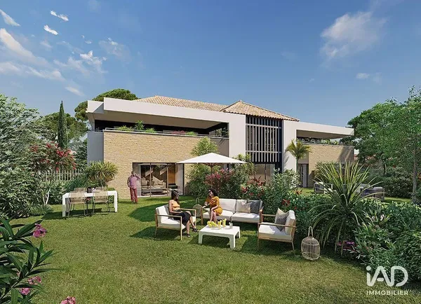 Küche; küchengeräte, holzboden, tageslicht, moderner stil