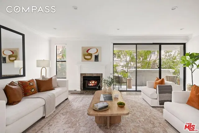 Küche; küchengeräte, holzboden, tageslicht, moderner stil