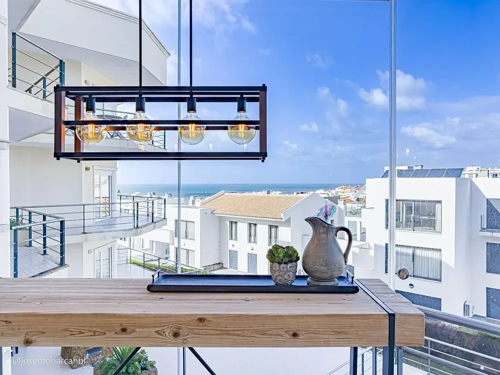 Küche; küchengeräte, holzboden, tageslicht, moderner stil