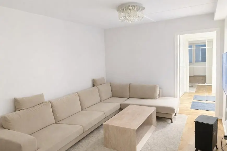 Cuisine; électroménager, parquet, lumière naturelle, style moderne