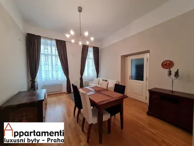 Κουζίνα; συσκευές κουζίνας, ξύλινο πάτωμα, φυσικό φως, μοντέρνο στυλ