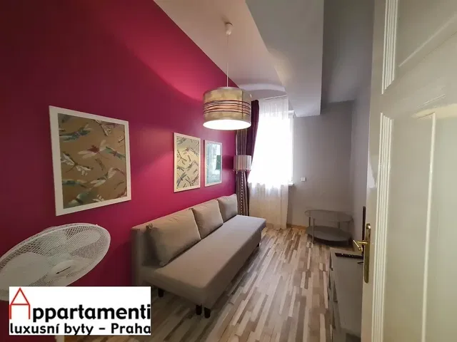 Cocina; electrodomésticos, suelo de madera, luz natural, estilo moderno