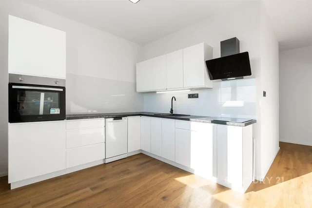 Küche; küchengeräte, holzboden, tageslicht, moderner stil