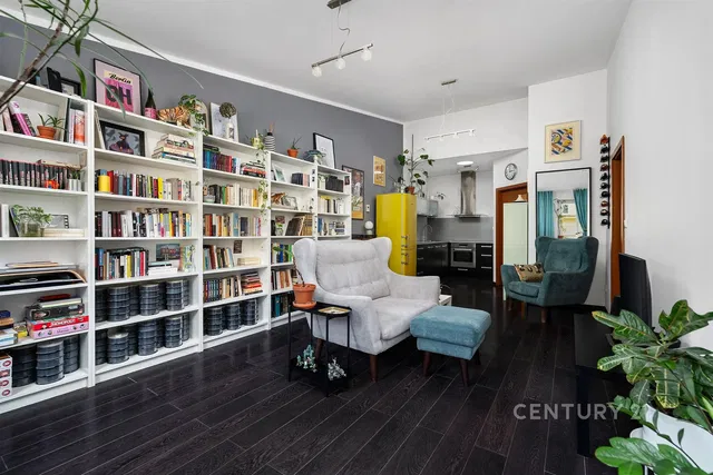 Living room; wood floor, natural light, modern style