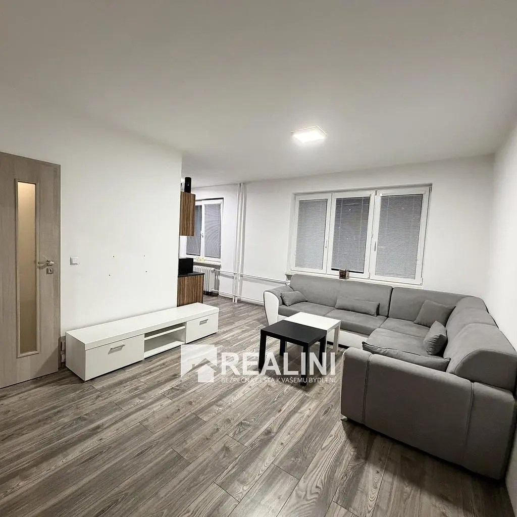 Küche; küchengeräte, holzboden, tageslicht, moderner stil