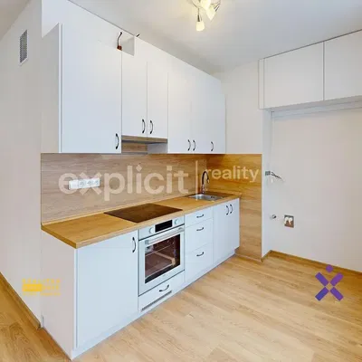 Living room; wood floor, natural light, modern style
