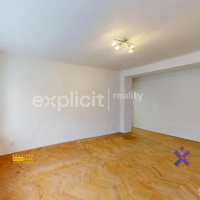 Living room; wood floor, natural light, modern style