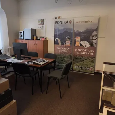 Küche; küchengeräte, holzboden, tageslicht, moderner stil