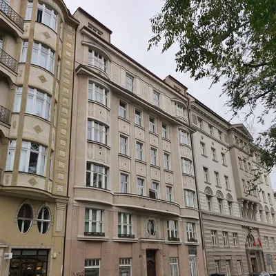 Küche; küchengeräte, holzboden, tageslicht, moderner stil