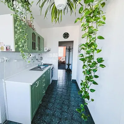 Дневна соба; дрвени под, природно светло, модерни стил