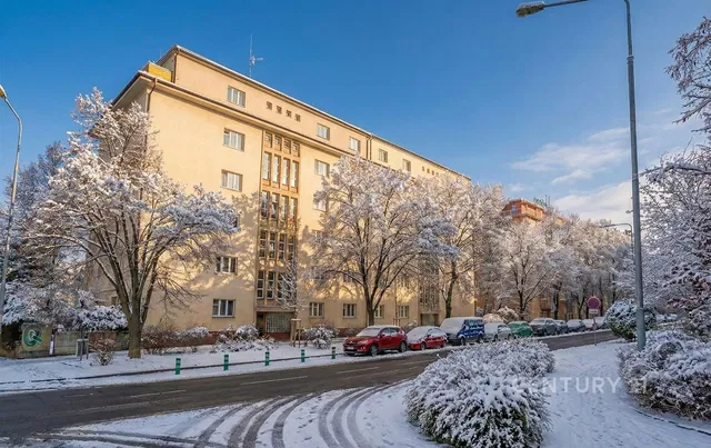 Küche; küchengeräte, holzboden, tageslicht, moderner stil