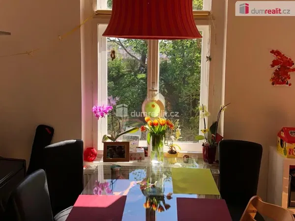 Wohnzimmer; holzboden, tageslicht, moderner stil