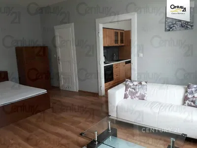 Cocina; electrodomésticos, suelo de madera, luz natural, estilo moderno