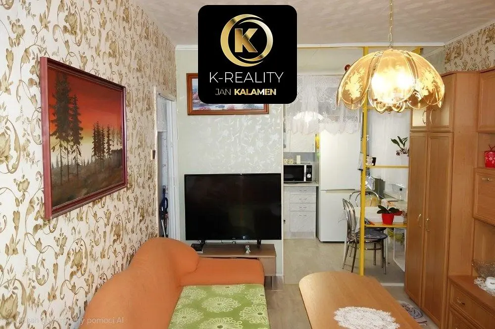 Кухня; кухненски уреди, дървен под, естествена светлина, модерен стил