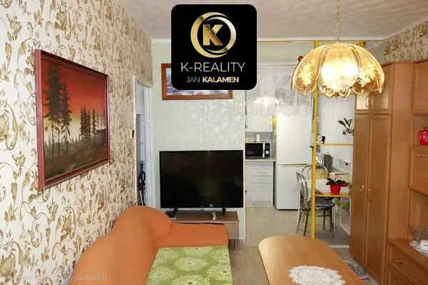 Κουζίνα; συσκευές κουζίνας, ξύλινο πάτωμα, φυσικό φως, μοντέρνο στυλ