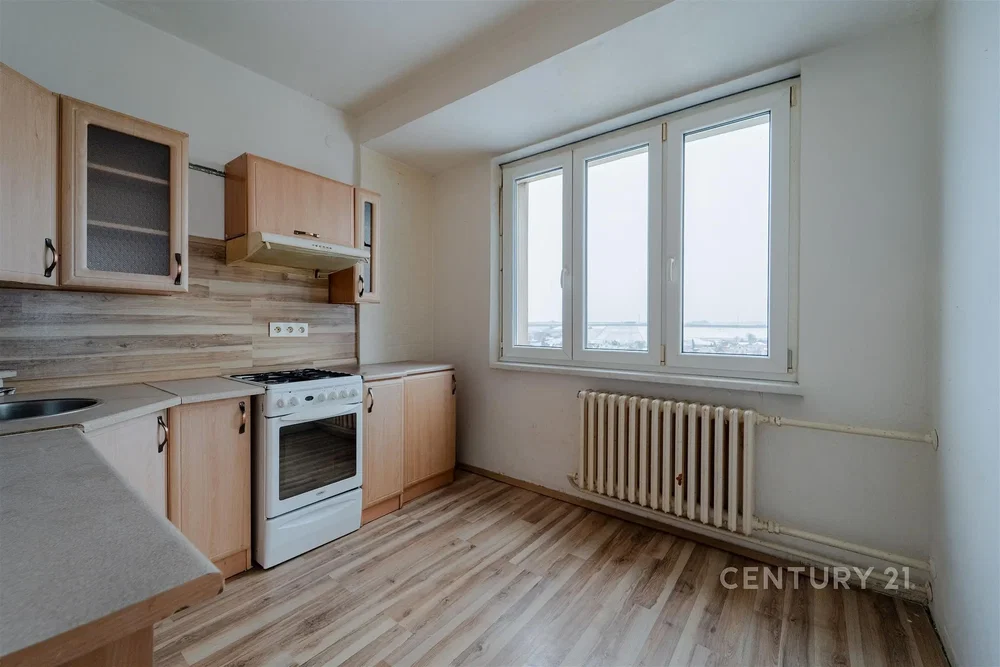 مطبخ; أجهزة المطبخ, أرضية خشبية, ضوء طبيعي, أسلوب عصري