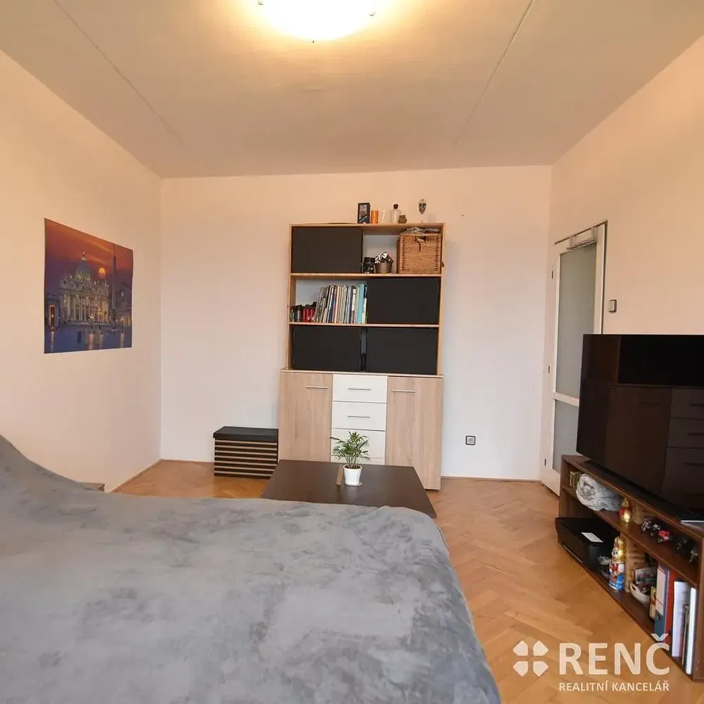 Cocina; electrodomésticos, suelo de madera, luz natural, estilo moderno