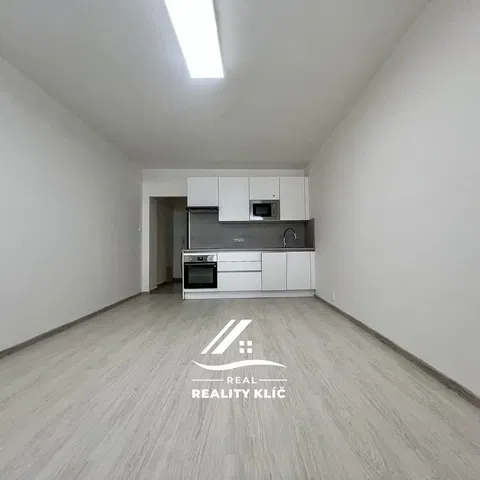 Кухня; кухненски уреди, дървен под, естествена светлина, модерен стил