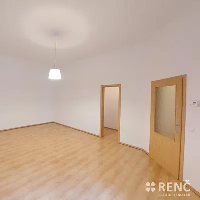 Küche; küchengeräte, holzboden, tageslicht, moderner stil