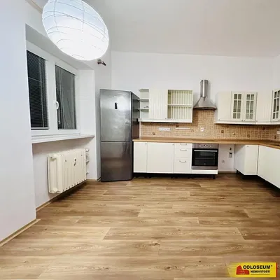 Küche; küchengeräte, holzboden, tageslicht, moderner stil