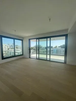 Cuisine; électroménager, parquet, lumière naturelle, style moderne