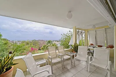 مطبخ; أجهزة المطبخ, أرضية خشبية, ضوء طبيعي, أسلوب عصري