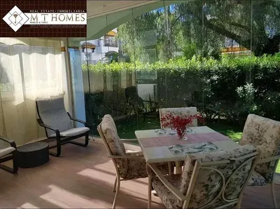 Cuisine; électroménager, parquet, lumière naturelle, style moderne