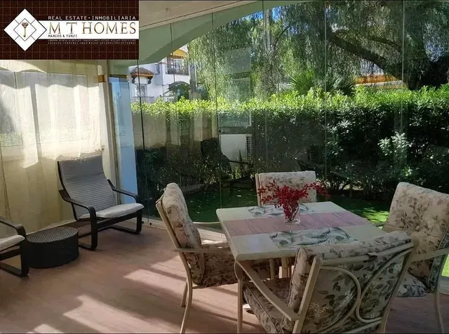 Cuisine; électroménager, parquet, lumière naturelle, style moderne