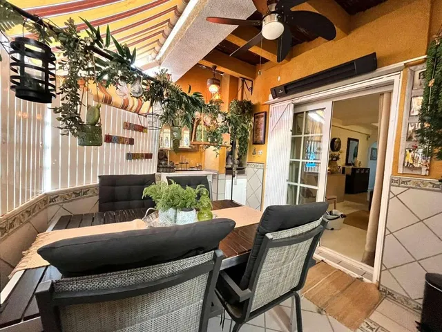 مطبخ; أجهزة المطبخ, أرضية خشبية, ضوء طبيعي, أسلوب عصري