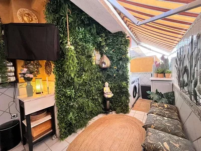Küche; küchengeräte, holzboden, tageslicht, moderner stil