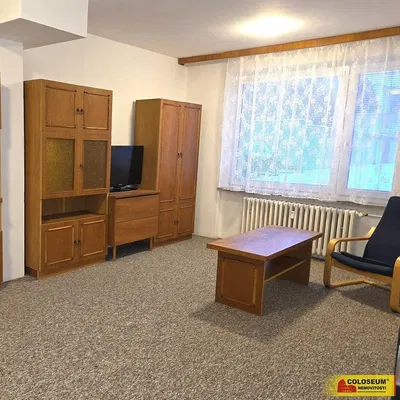 Cocina; electrodomésticos, suelo de madera, luz natural, estilo moderno