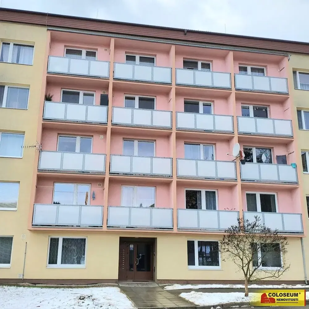 Cocina; electrodomésticos, suelo de madera, luz natural, estilo moderno