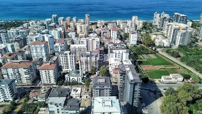 غرفة معيشة; أرضية خشبية, ضوء طبيعي, أسلوب عصري