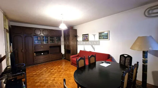 Küche; küchengeräte, holzboden, tageslicht, moderner stil