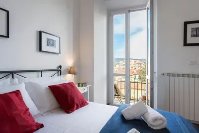 Küche; küchengeräte, holzboden, tageslicht, moderner stil