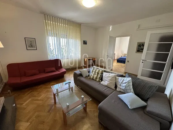 Küche; küchengeräte, holzboden, tageslicht, moderner stil