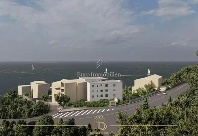 Kuchyně; kuchyňské spotřebiče, dřevěná podlaha, přirozené světlo, moderní styl