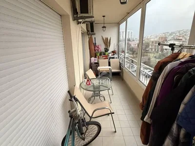 Küche; küchengeräte, holzboden, tageslicht, moderner stil