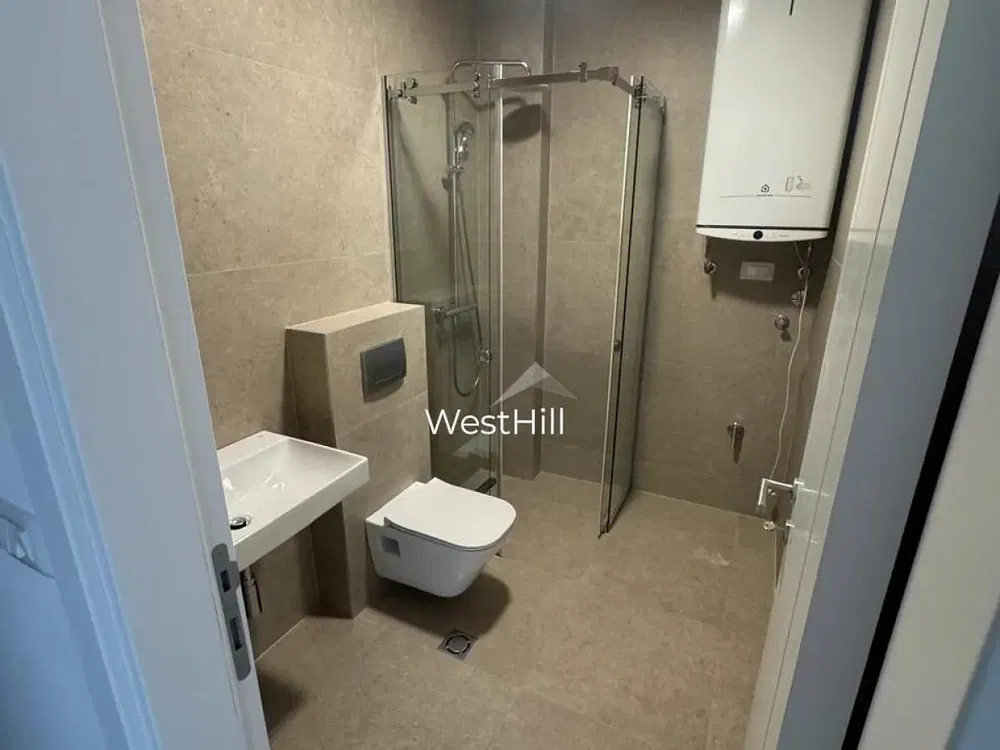 Küche; küchengeräte, fliesenboden, tageslicht, moderner stil