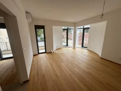 Küche; küchengeräte, fliesenboden, tageslicht, moderner stil