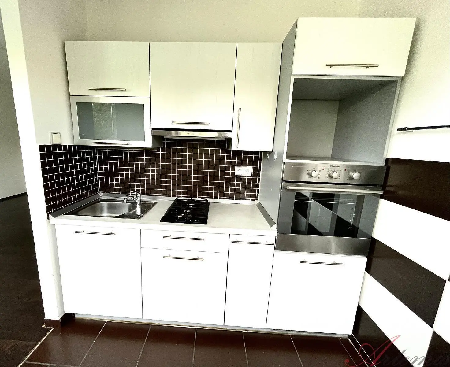 Wohnzimmer; holzboden, tageslicht, moderner stil