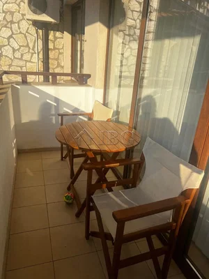 مطبخ; أجهزة المطبخ, أرضية خشبية, ضوء طبيعي, أسلوب عصري