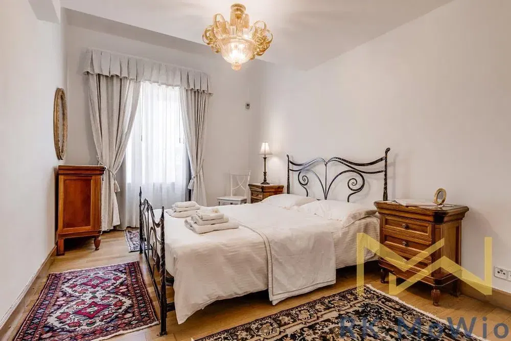 Wohnzimmer; holzboden, tageslicht, moderner stil