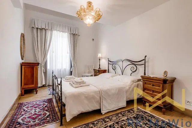 Wohnzimmer; holzboden, tageslicht, moderner stil