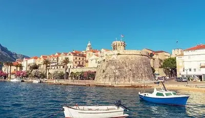 Wohnzimmer; holzboden, tageslicht, moderner stil