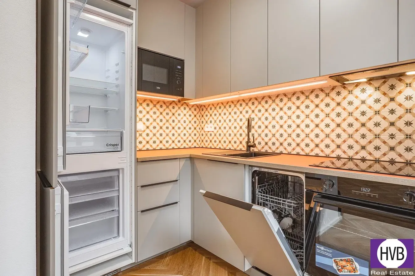 Wohnzimmer; holzboden, tageslicht, moderner stil