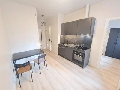 Küche; küchengeräte, holzboden, tageslicht, moderner stil