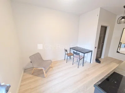 Küche; küchengeräte, holzboden, tageslicht, moderner stil